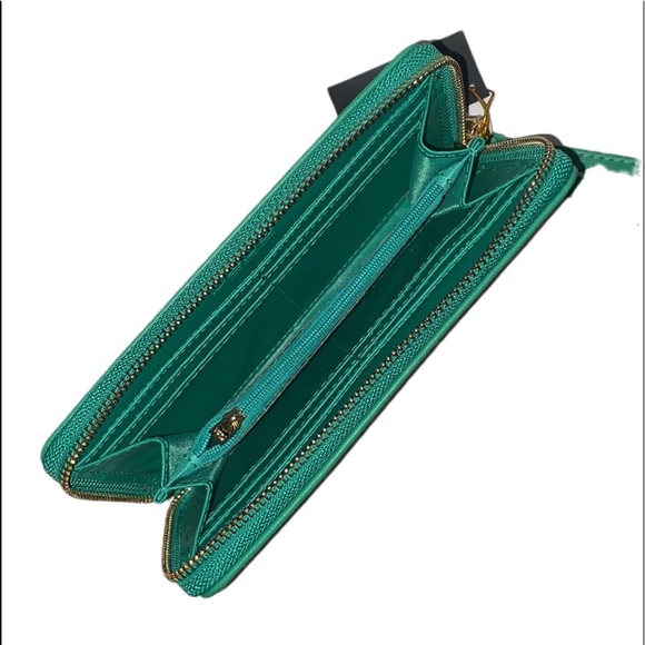 Bebe Kayla Wallet - Picture 3 of 3